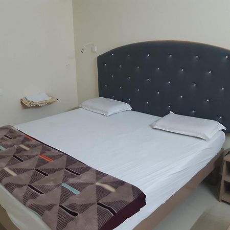 Srinivasa Hotel Τιρουπάτι Εξωτερικό φωτογραφία