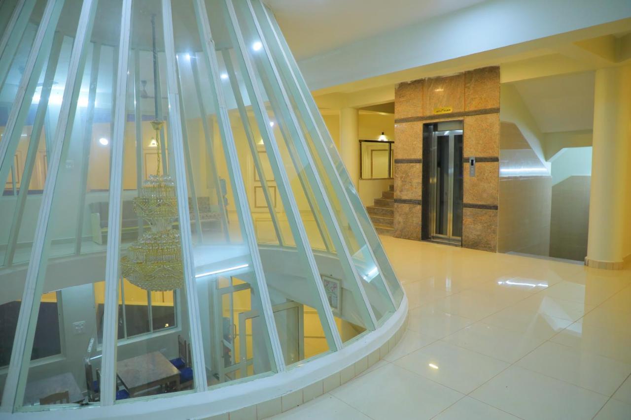 Srinivasa Hotel Τιρουπάτι Εξωτερικό φωτογραφία