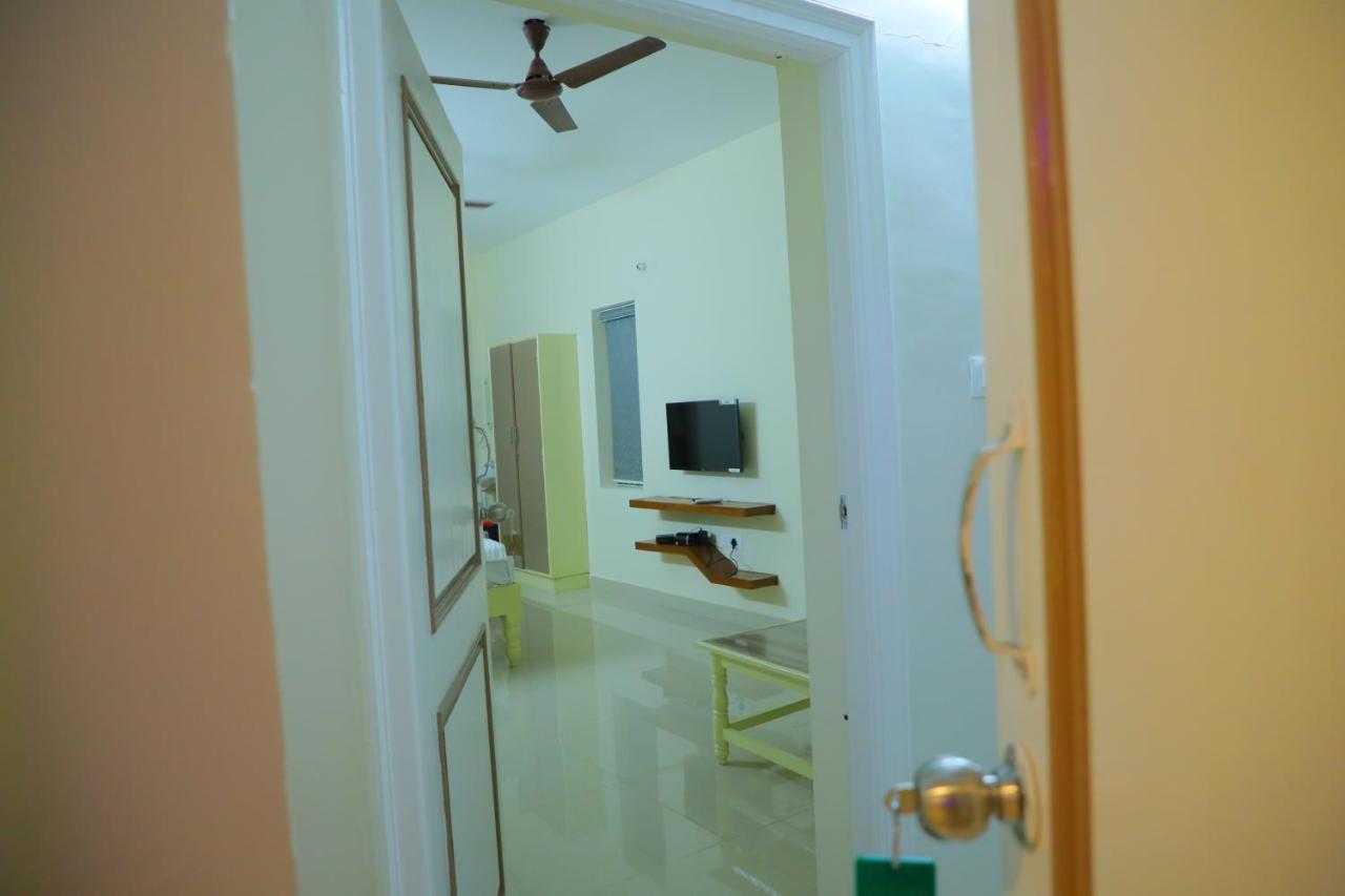 Srinivasa Hotel Τιρουπάτι Εξωτερικό φωτογραφία