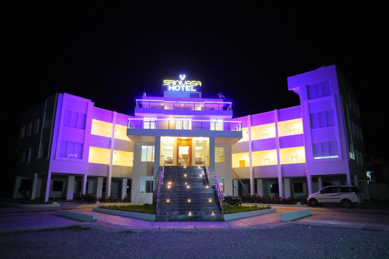 Srinivasa Hotel Τιρουπάτι Εξωτερικό φωτογραφία