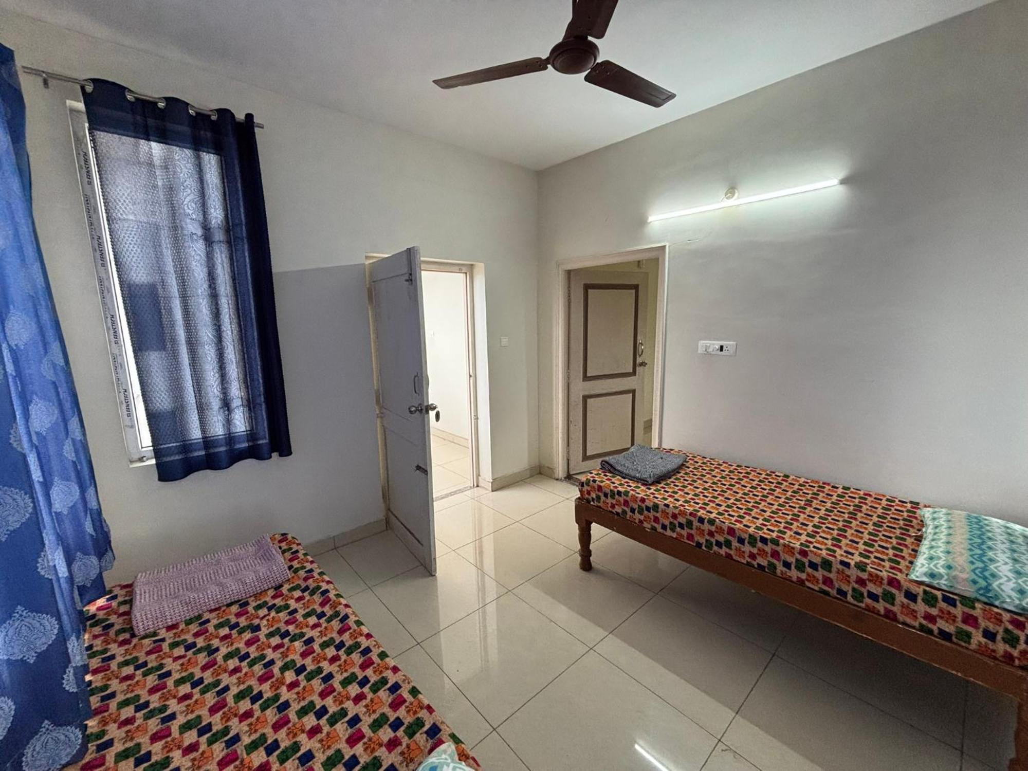 Srinivasa Hotel Τιρουπάτι Εξωτερικό φωτογραφία