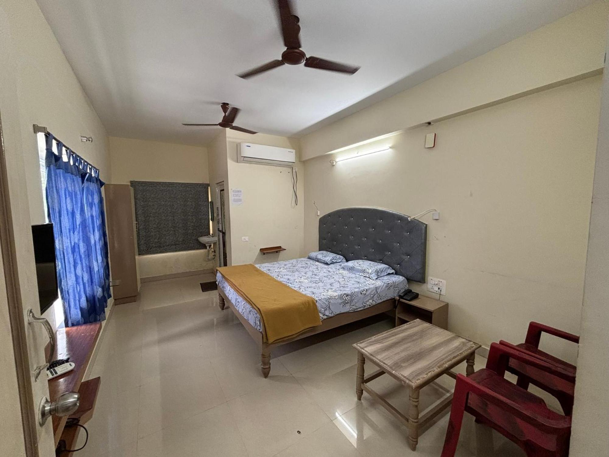 Srinivasa Hotel Τιρουπάτι Εξωτερικό φωτογραφία