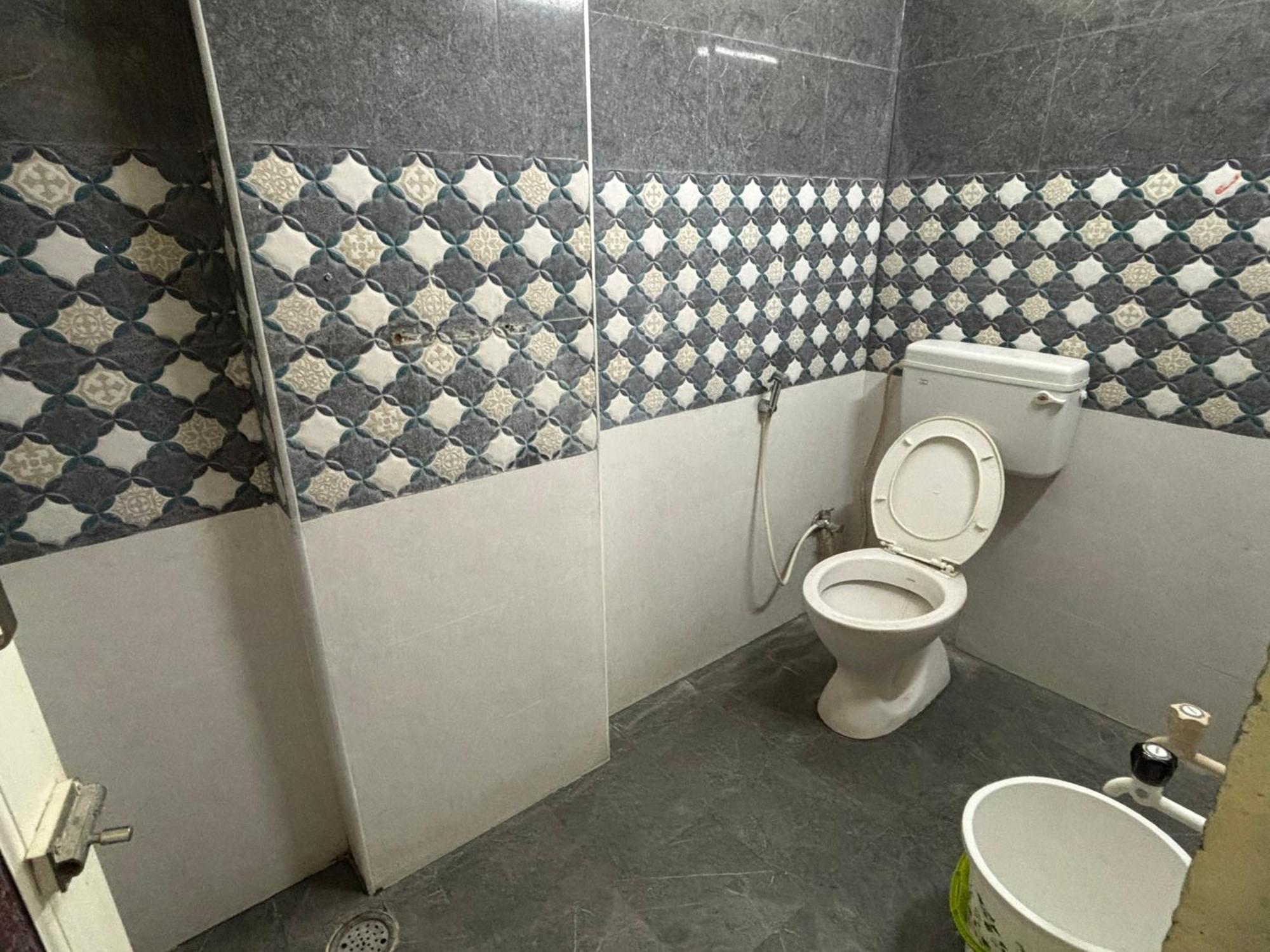 Srinivasa Hotel Τιρουπάτι Εξωτερικό φωτογραφία