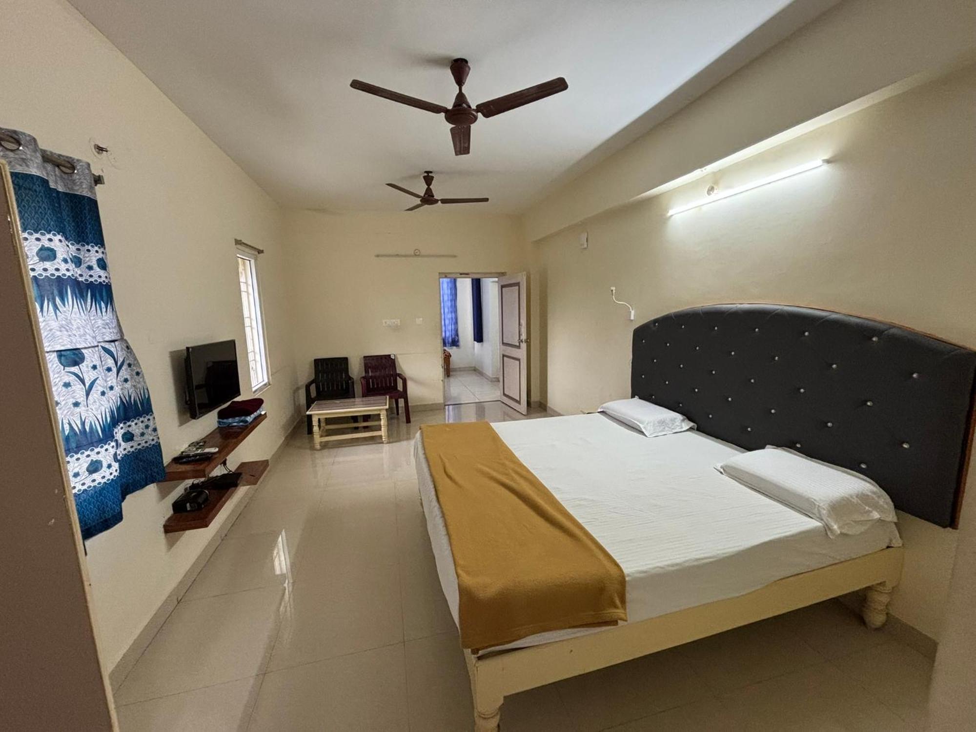 Srinivasa Hotel Τιρουπάτι Εξωτερικό φωτογραφία