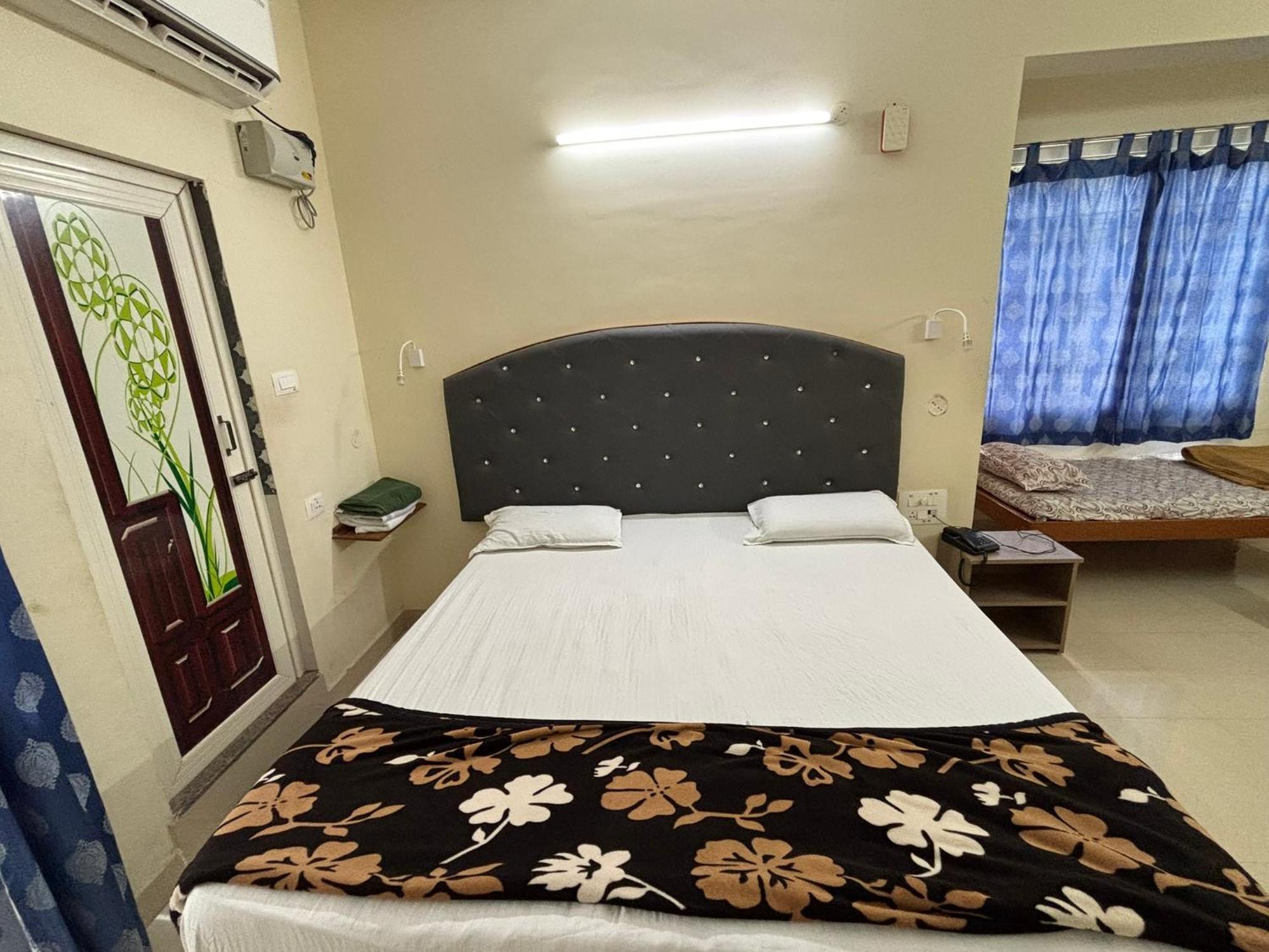 Srinivasa Hotel Τιρουπάτι Εξωτερικό φωτογραφία