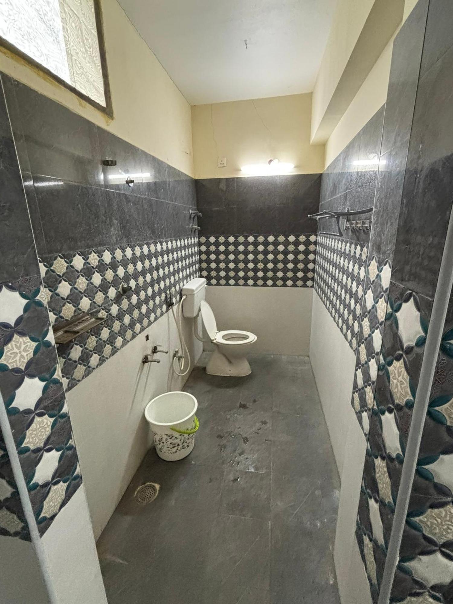 Srinivasa Hotel Τιρουπάτι Εξωτερικό φωτογραφία