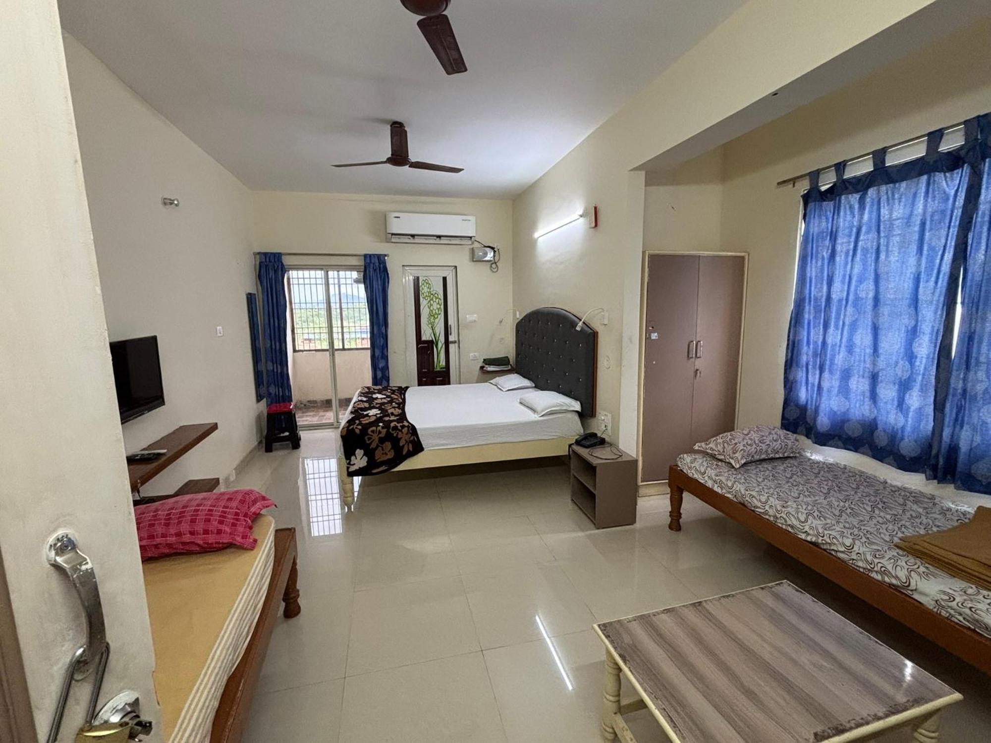 Srinivasa Hotel Τιρουπάτι Εξωτερικό φωτογραφία